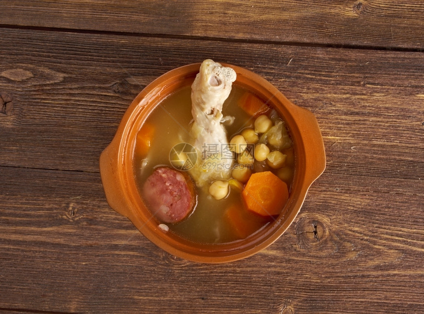 猪肉西班牙的Cocido传统菜特别是在西班牙中部和北地区的Cocido传统菜新鲜的图片