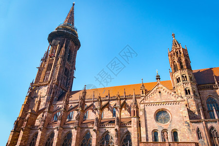 德国弗赖堡大教堂的图象会红色外部背景图片