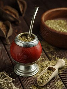 饮料叶子桌木制边的麦茶叶尔巴用卡拉什加勒calabash制成的木餐桌图片