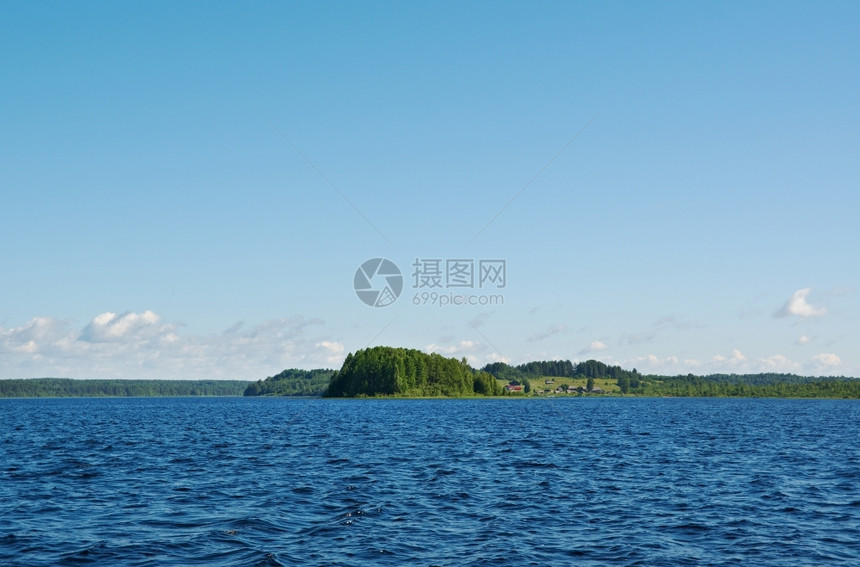 环境水俄罗斯阿尔汉格克岛的肯诺零湖风景树木图片