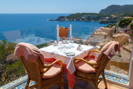 帕格拉福内尔斯咖啡店西班牙Majorca有海洋观点的餐馆桌子背景