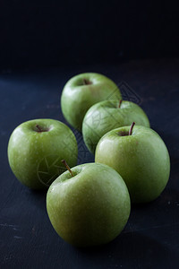 健康黑色背景的绿苹果Name有机的新鲜图片