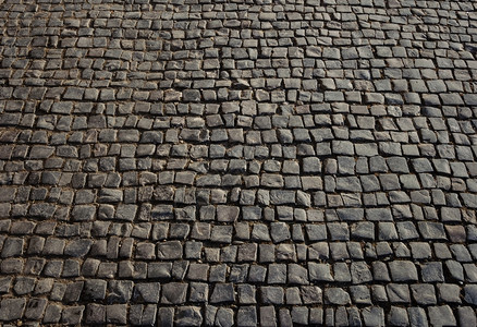 建造外部正方形平黑cobblestone路面表的纹理图片