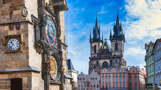 米可拉斯老的旅游布拉格古广场的天文钟和蒂恩圣母玛利亚教堂一起响背景