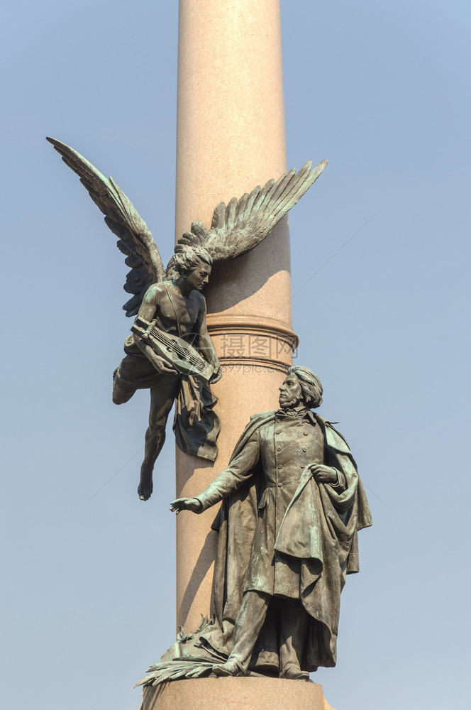 抛光乌克兰利沃夫诗人亚当米茨克耶维奇纪念碑七弦琴著名的图片