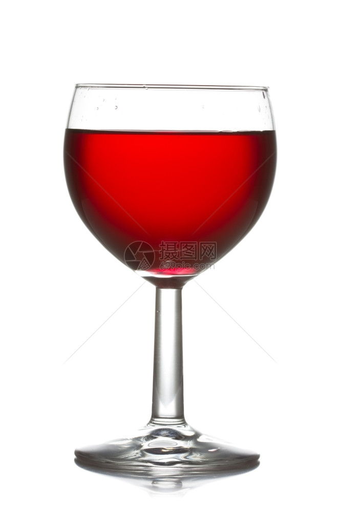 干杯白色的背景上红酒葡萄长相思图片
