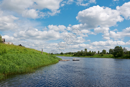 草地克纳乡村的肯河谷俄罗斯阿尔汉格克地区图片