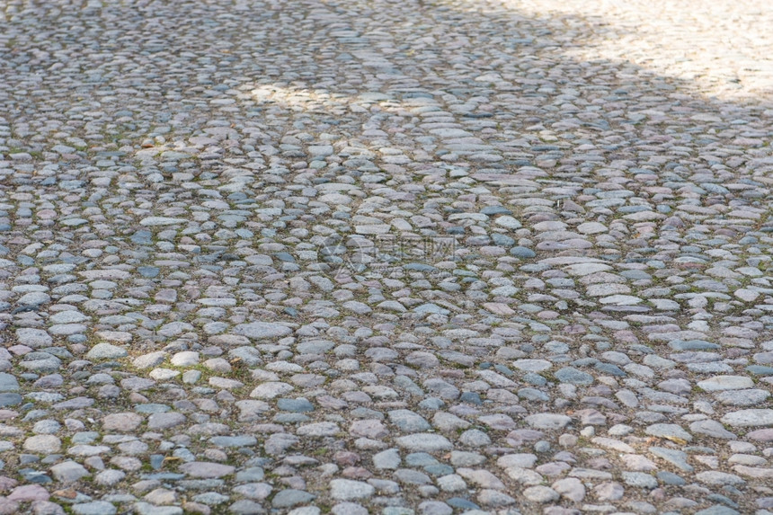 街道铺砌旧可腐石头背景一条有线状的老可碎石头路面的背景外部图片