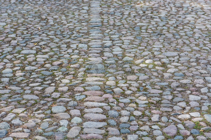 旧可腐石头背景一条有线状的老可碎石头路面的背景抽象小路材料图片