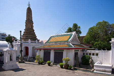阿尔巴耶夫清除户外泰国曼谷佛教寺庙的斯图帕Stupa图片