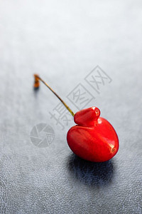 小吃一个非常奇怪和感的红樱桃药物农业图片