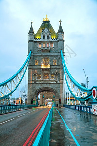 城市交通伦敦的铁塔桥早上在大不列颠伟的图片