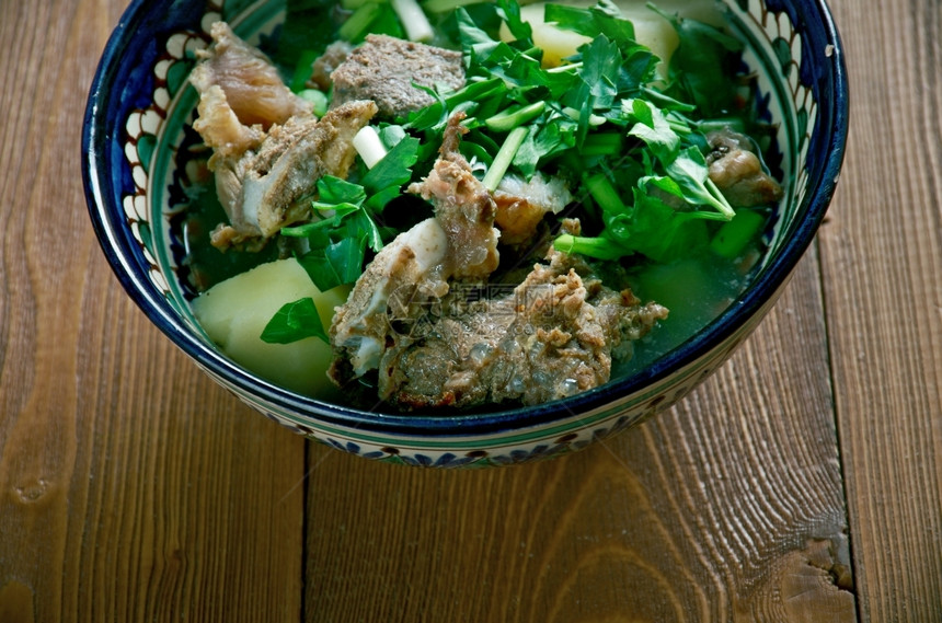 食物白种汤配有阿塞拜疆菜然碗可口图片