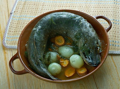 钓鱼芬兰堡uunihauki芬兰烤梭子鱼特写乡村的图片