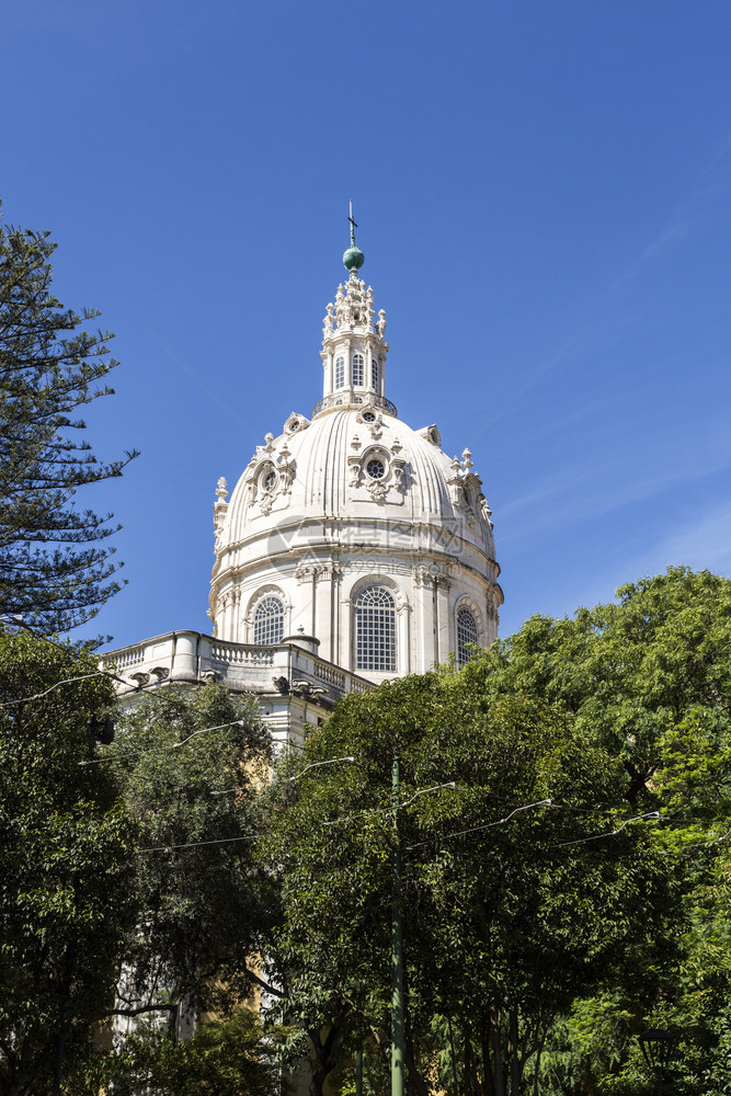 新古典主义晚的18世纪末在葡萄牙里斯本建造的已故巴罗克和新立国皇家巴西利卡寺庙和最神圣之心修道院大教堂图片