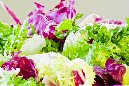 各种新鲜沙拉菜叶混杂在一起健康卡路里莴苣图片