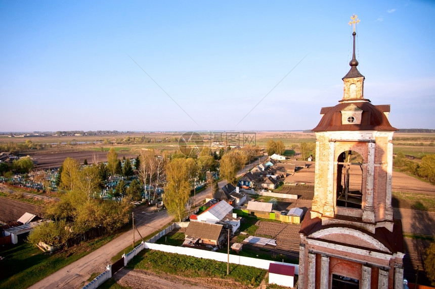 老的俄罗斯布赖恩克地区Voskresensky修道院钟楼的村落浏览古老图片