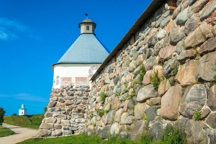 俄罗斯阿尔汉格克州SpasoPreobrazhenskySolovetsky修道院高石墙古老的夏天索洛维茨基图片