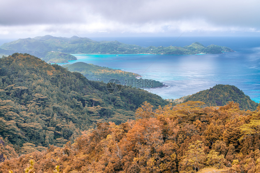 秋天美丽的海岛风光图片