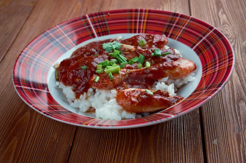勺子炖番茄虾类克里奥尔路易斯安那克里奥尔原产菜盘用混合西红柿菜和铃辣椒香料煮白米虾图片
