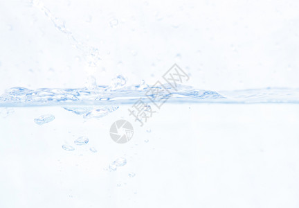 波纹喷洒在白底水面上的和喷溅运动干净的图片