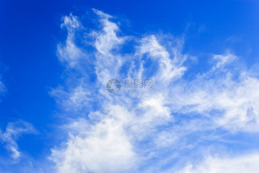 天气大层象有云背景的蓝天空图片