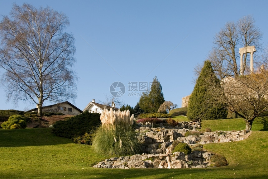上市假山靠近瑞士洛桑附的一个公共园岩石位于瑞士洛桑附近图片