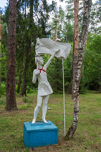 男生苏维埃时代俄罗斯一个女孩的雕塑她脖子上挂着和红领带先锋历史图片