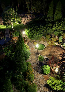 家灯笼小路花朵园之夜最美的阳台照明灯光图片
