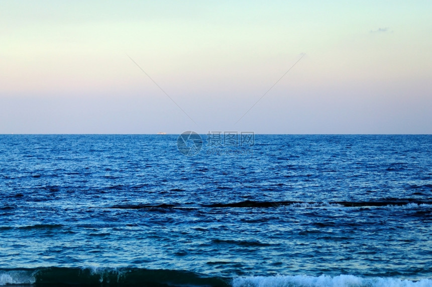 巡航蓝色的海地平线日月天远洋船只轻松图片