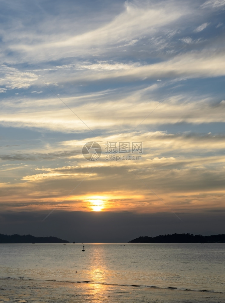 自然黄昏太阳泰国拉农安达曼海美丽的日落天空图片