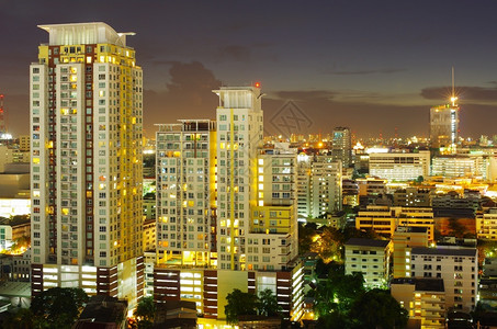 灯火辉煌的城市夜景建筑背景图片