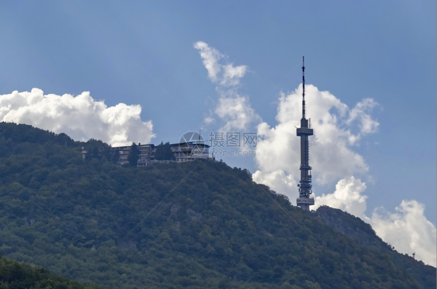 云欧洲旅游保加利亚Vitossha山的风景与Vitossha山的电视塔图图片