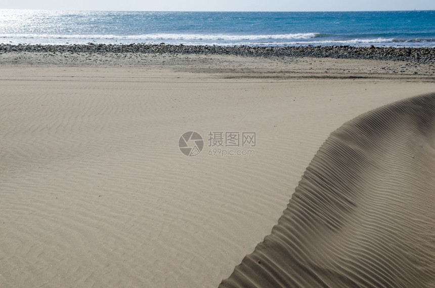 暴风雨美丽支撑在西班牙加那利群岛大海岸暴风天后沙层形成图片