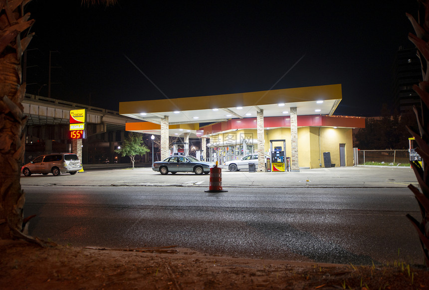 燃料服务2016年月7日晚上的折扣加油站图片