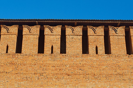 眼在古城红砖的防墙上装饰着堡拱图片