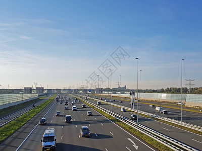 车辆交通场景荷兰阿姆斯特丹附近的A1号公路图片