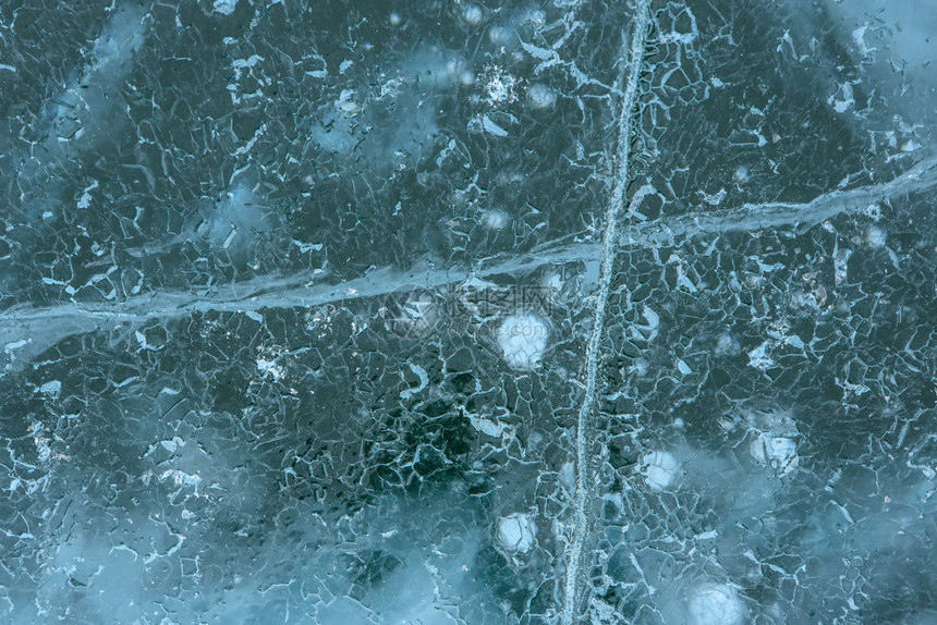 裂缝凉爽的蓝色俄罗斯贝加尔湖冰层的纹理图片