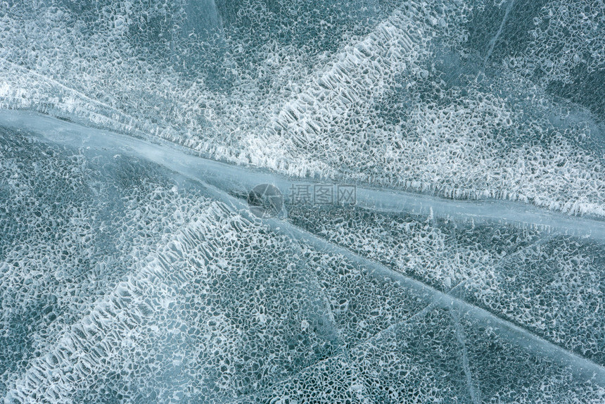 俄罗斯贝加尔湖冰层的纹理龟裂冬天西伯利亚图片