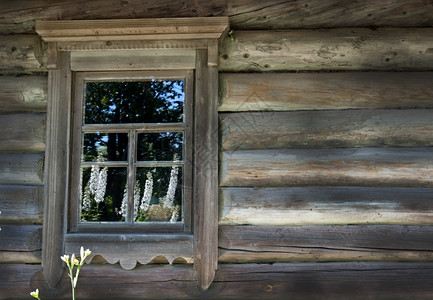 木制的户外预览农场房屋墙上的旧窗户图片