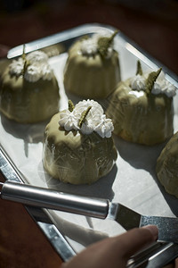 美味的食蛋糕由绿茶制成美味的餐蛋糕新鲜亚洲人日本图片