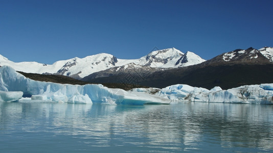 产犊冰川全景卡拉法特洛斯阿根廷巴塔哥尼亚LosGlaciares公园背景