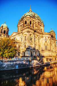 柏林多姆教堂日出时在德国柏林博物馆岛建筑学图片