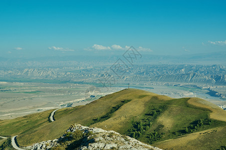经过高原假期吉尔斯坦西部贾拉勒阿巴德地区托古兹罗通过区图片