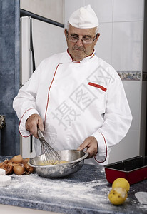 刨冰专业高架面包师用手搅拌机混合鸡蛋图片