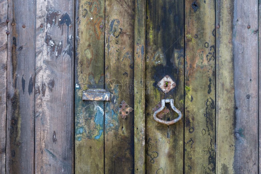 旧门有损坏的纹理入口细节蓝色的图片