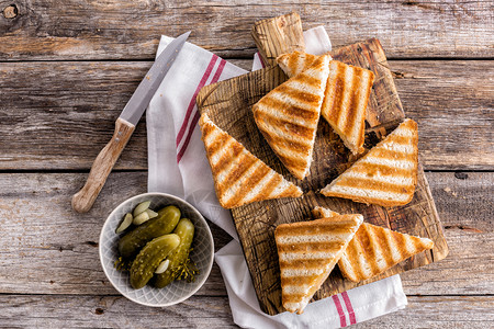 开胃菜热烤面包三明治加火腿和芝士的番干三明治食物一顿饭图片
