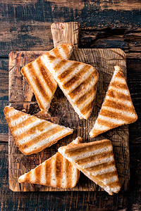 烧烤最佳热面包三明治加火腿和芝士的番干三明治美味的图片