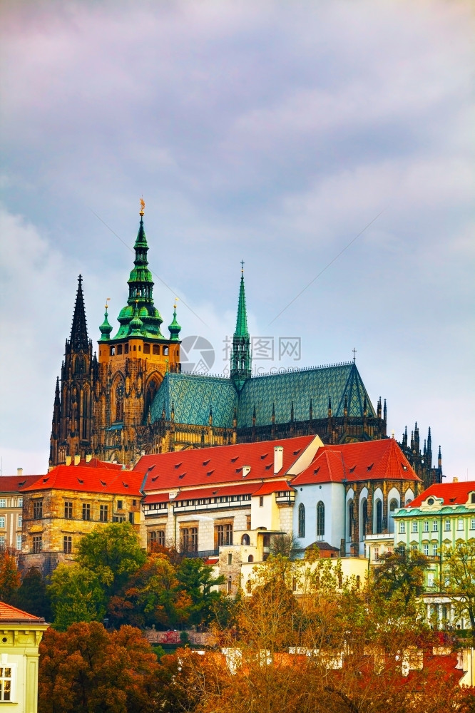 布拉格城堡日落时关闭哥特捷克语拉夫琴科图片