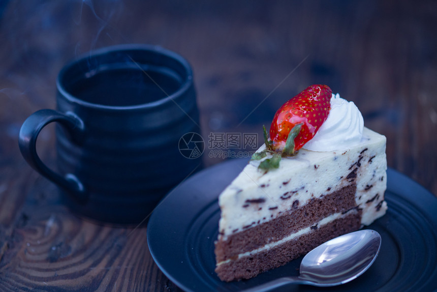 苦木本底的咖啡和巧克力及奶酪蛋糕含甜点浓咖啡起司图片